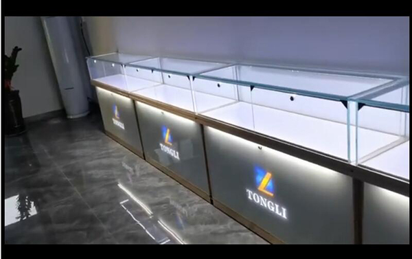 別折騰了，網(wǎng)上就能定制珠寶展示柜臺(tái)